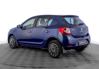 Подержанный автомобиль Renault Sandero 2018 года (7 фото)