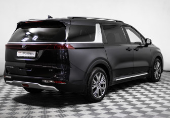 Подержанный автомобиль Kia Carnival 2021 года (5 фото)