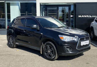 Подержанный автомобиль Mitsubishi ASX 2013 года (3 фото)