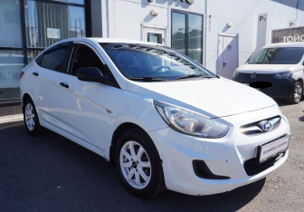 Подержанный автомобиль Hyundai Solaris Sedan 2013 года (3 фото)
