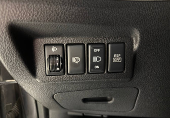 Подержанный автомобиль Nissan X-Trail 2008 года (11 фото)