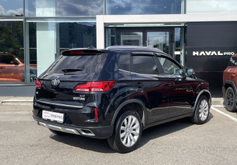 Подержанный автомобиль FAW Besturn X40 2021 года (5 фото)