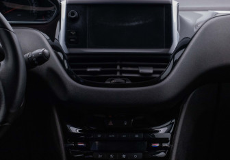 Подержанный автомобиль Peugeot 208 2014 года (14 фото)