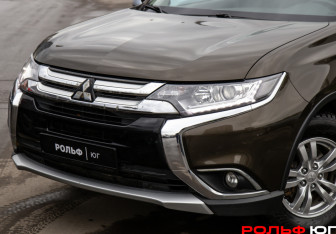 Подержанный автомобиль Mitsubishi Outlander 2018 года (15 фото)