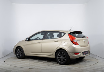 Подержанный автомобиль Hyundai Solaris Hatchback 2014 года (7 фото)