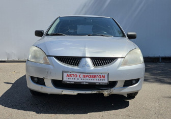 Подержанный автомобиль Mitsubishi Lancer Wagon 2005 года (2 фото)
