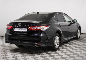 Подержанный автомобиль Toyota Camry Sedan 2019 года (5 фото)