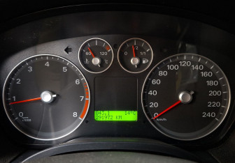 Подержанный автомобиль Ford Focus Sedan 2006 года (12 фото)