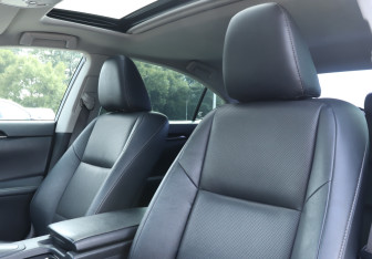 Подержанный автомобиль Lexus ES 2015 года (14 фото)