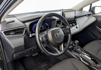 Подержанный автомобиль Toyota Corolla Sedan 2019 года (16 фото)