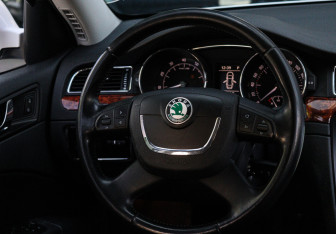 Подержанный автомобиль Skoda Superb Liftback 2012 года (11 фото)