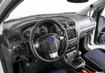 Подержанный автомобиль Ford Focus Sedan 2007 года (9 фото)