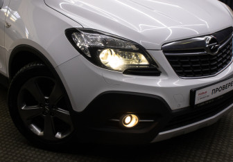 Подержанный автомобиль Opel Mokka 2013 года (22 фото)