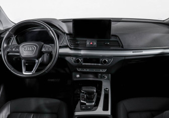 Подержанный автомобиль Audi Q5 2021 года (12 фото)