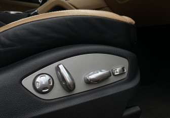 Подержанный автомобиль Porsche Cayenne 2015 года (22 фото)