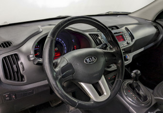 Подержанный автомобиль Kia Sportage 2012 года (13 фото)