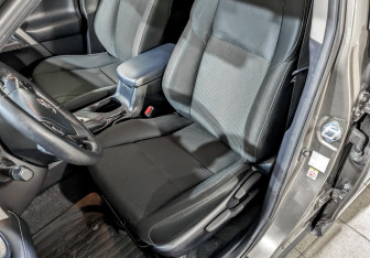 Подержанный автомобиль Toyota RAV4 2014 года (19 фото)