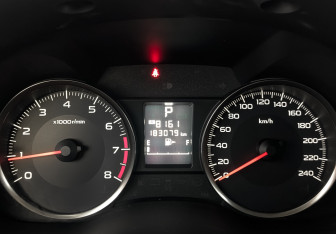 Подержанный автомобиль Subaru XV 2014 года (16 фото)