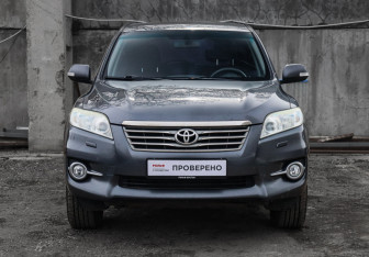 Подержанный автомобиль Toyota RAV4 2011 года (2 фото)