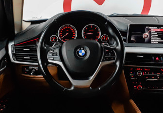 Подержанный автомобиль BMW X6 2016 года (11 фото)