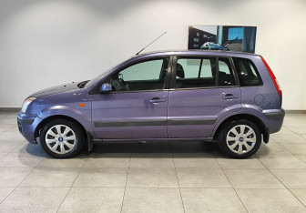 Подержанный автомобиль Ford Fusion 2008 года (8 фото)