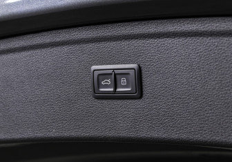 Подержанный автомобиль Audi Q5 2017 года (22 фото)