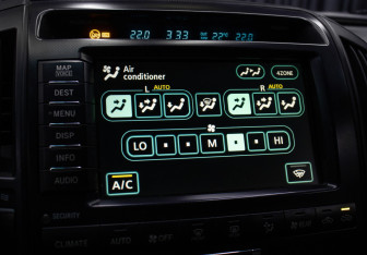 Подержанный автомобиль Toyota Land Cruiser Suv 2009 года (20 фото)