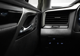 Подержанный автомобиль Lexus RX 2021 года (13 фото)