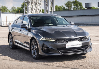 Подержанный автомобиль Kia K5 2020 года (3 фото)
