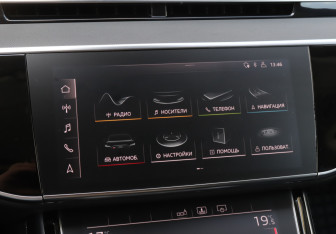 Подержанный автомобиль Audi A8 2019 года (17 фото)