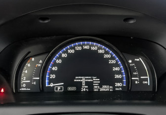 Подержанный автомобиль Lexus LS 2011 года (16 фото)