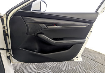 Подержанный автомобиль Mazda 3 Sedan 2019 года (24 фото)