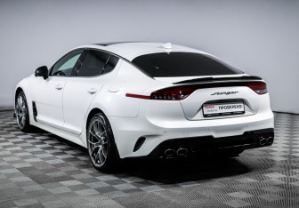 Подержанный автомобиль Kia Stinger 2021 года (7 фото)