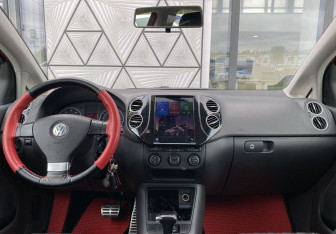 Подержанный автомобиль Volkswagen Golf Plus 2008 года (10 фото)