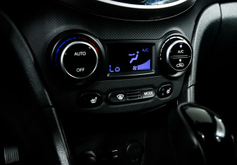 Подержанный автомобиль Hyundai Solaris Hatchback 2014 года (11 фото)