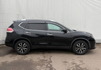 Подержанный автомобиль Nissan X-Trail 2015 года (7 фото)