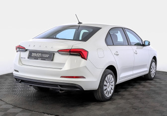 Подержанный автомобиль Skoda Rapid Liftback 2021 года (5 фото)