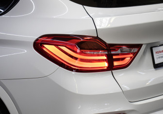 Подержанный автомобиль BMW X4 2016 года (24 фото)