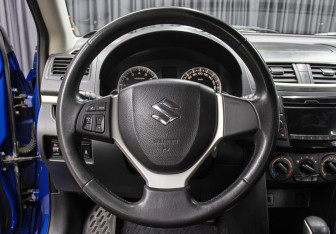 Подержанный автомобиль Suzuki Swift Hatchback 2011 года (17 фото)
