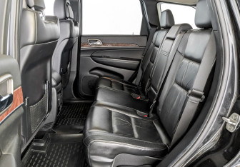 Подержанный автомобиль Jeep Grand Cherokee 2012 года (12 фото)