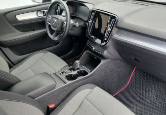 Подержанный автомобиль Volvo XC40 2021 года (16 фото)