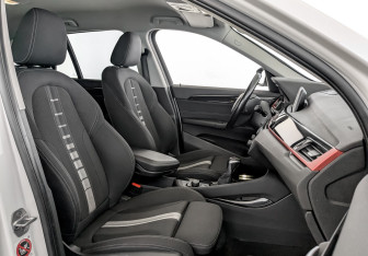 Подержанный автомобиль BMW X1 2017 года (23 фото)