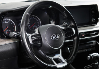 Подержанный автомобиль Kia K5 2021 года (13 фото)