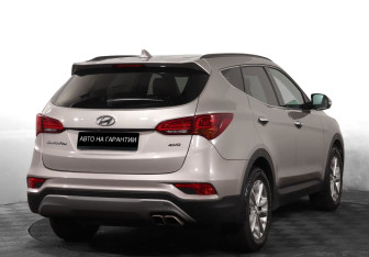 Подержанный автомобиль Hyundai Santa Fe 2017 года (3 фото)