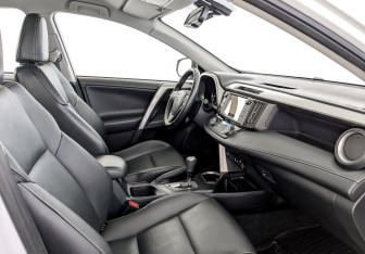 Подержанный автомобиль Toyota RAV4 2019 года (11 фото)