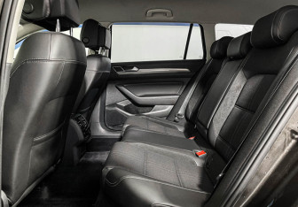 Подержанный автомобиль Volkswagen Passat Wagon 2017 года (10 фото)