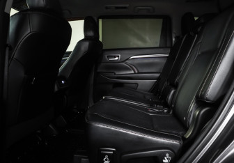 Подержанный автомобиль Toyota Highlander 2014 года (12 фото)
