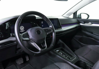 Подержанный автомобиль Volkswagen Golf Hatchback 2020 года (9 фото)