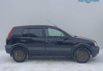 Подержанный автомобиль Ford Fusion 2006 года (4 фото)