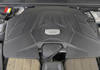 Подержанный автомобиль Porsche Cayenne 2019 года (9 фото)